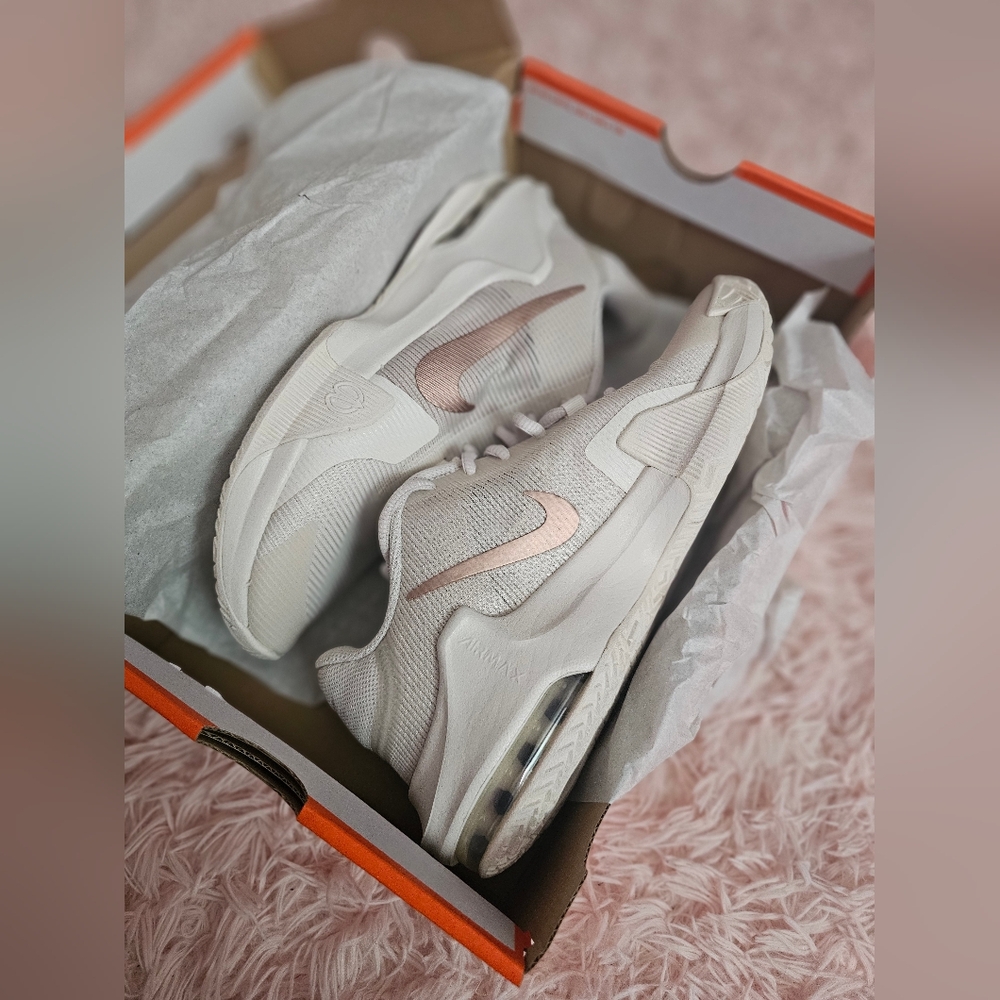 NEVER WORN*Nike Air Max Impact 4